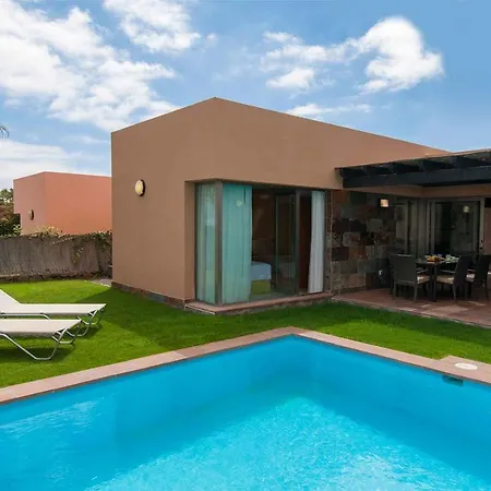 Villa Par 4 2 *