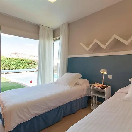 Par 4 2 Villa
